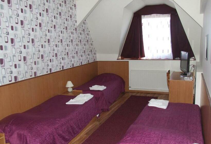 חדר סטנדרט לשלושה, Rákóczi Panzió