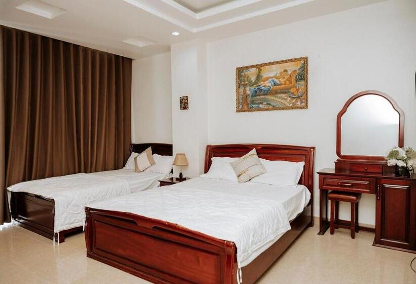 اتاق لوکس خانوادگی, Thao Vy