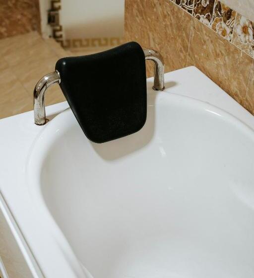 اتاق لوکس خانوادگی, Thao Vy