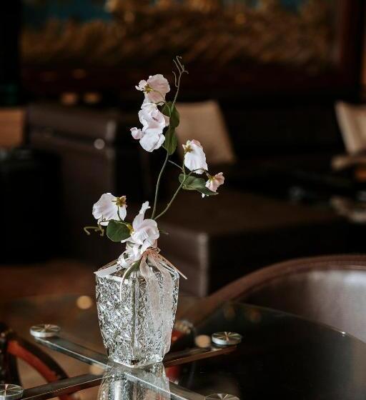 اتاق لوکس خانوادگی, Thao Vy