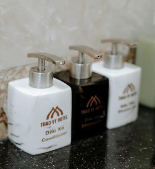 اتاق لوکس با تخت بزرگ, Thao Vy