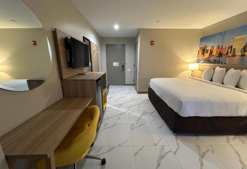 اتاق استاندارد با تخت بزرگ برای معلولان, Days Inn By Wyndham Staten Island
