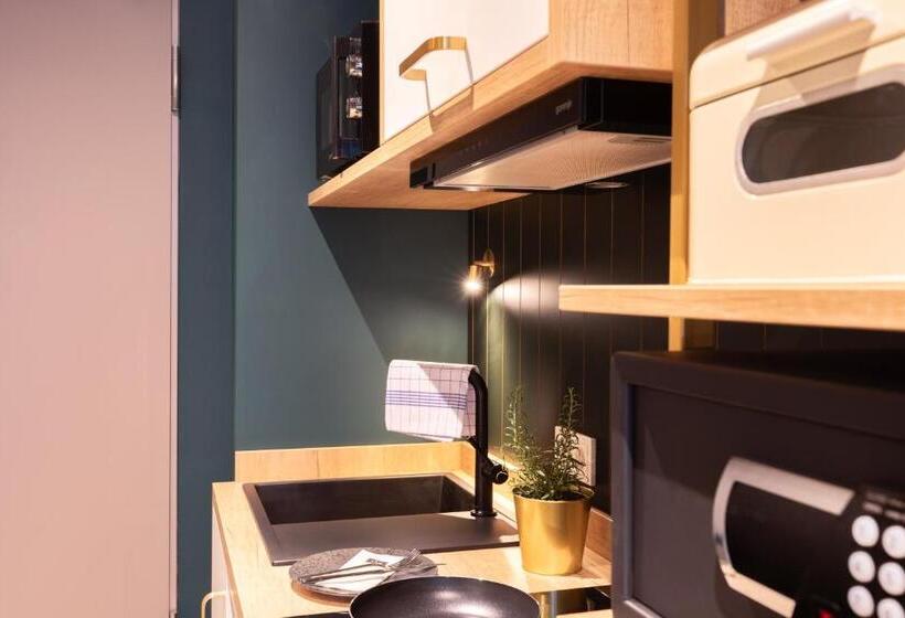 Escritório Estándar, Holiday Inn The Niu, Flower Konstanz, An Ihg