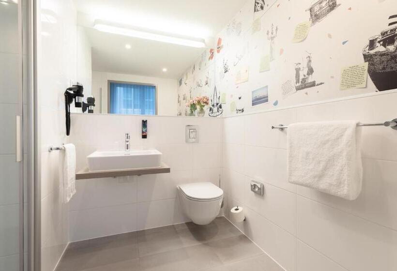 Quarto Triplo Deluxe, Holiday Inn The Niu, Flower Konstanz, An Ihg