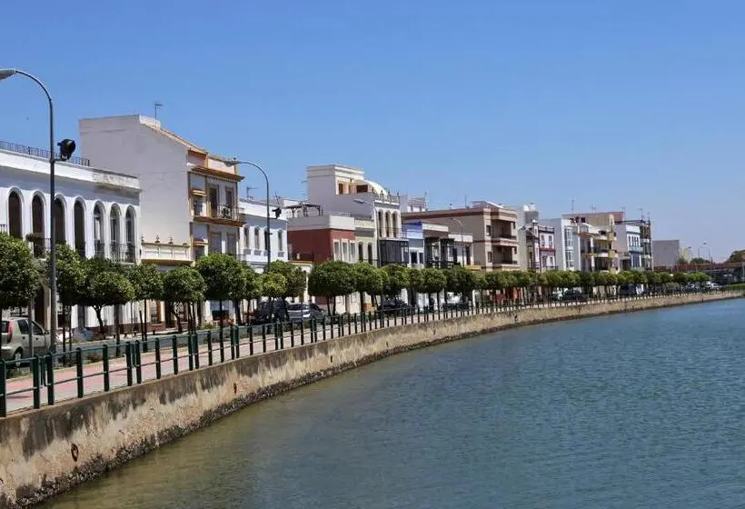 اتاق لوکس با تخت بزرگ, Casa Cristóbal Colón Habitaciones Con Vistas A Semana Santa Y Fiestas