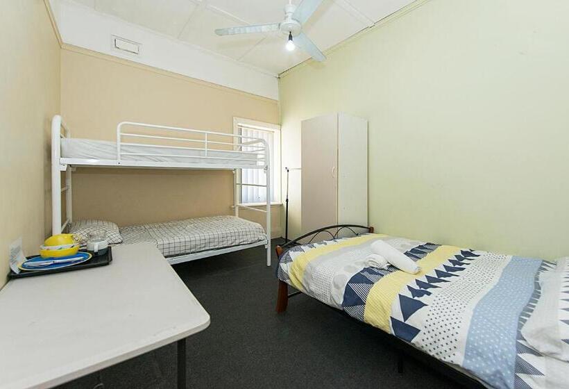 Economy Triple Room, Victoria Park Lodge
