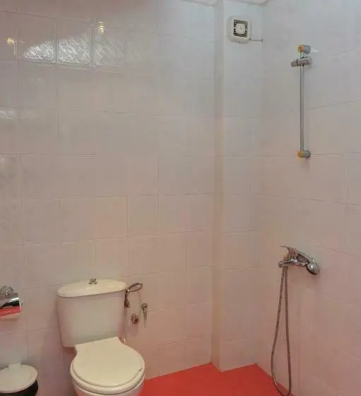 سوییت جونیور راحتی, Eros Motel