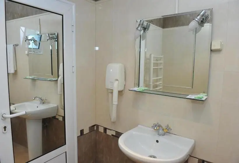 2 Bedroom Suite with Balcony, Eros Motel