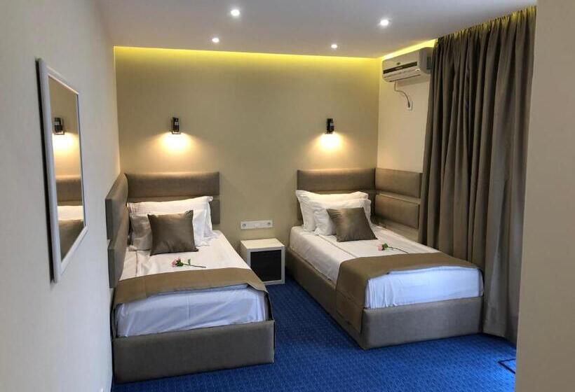 سوئیت 2 خوابه, Family Hotel Avenue