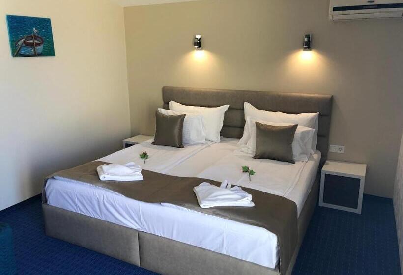 آپارتمان لوکس 2 خوابه, Family Hotel Avenue