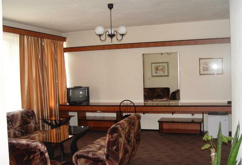 جناح مزوَّد بشرفة, Family Hotel Gabrovo