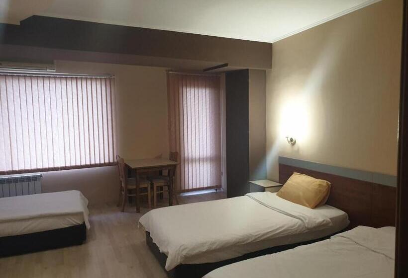 غرفة قياسية ثلاثية, Family Hotel Gotse Delchev