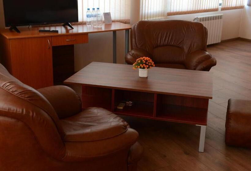 غرفة قياسية ثلاثية, Family Hotel Gotse Delchev