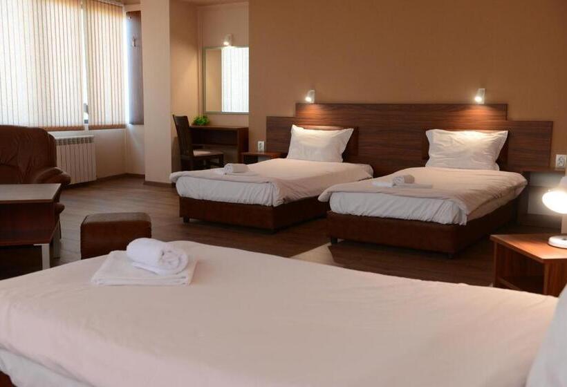 スタンダードトリプルルーム, Family Hotel Gotse Delchev