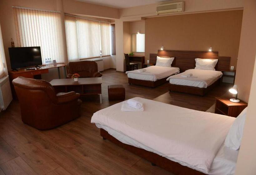غرفة قياسية ثلاثية, Family Hotel Gotse Delchev
