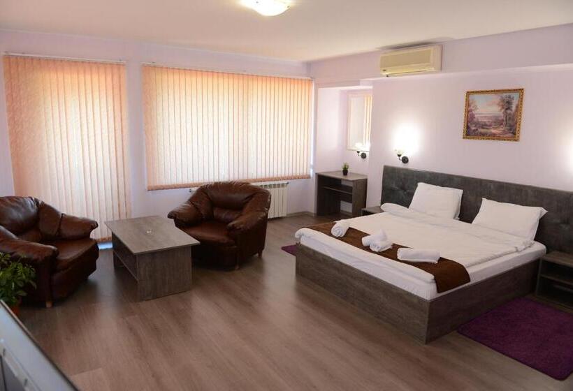 غرفة ديلوكس مزودة بشرفة, Family Hotel Gotse Delchev
