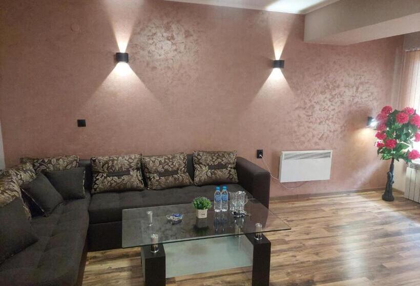 جناح ديلوكس, Family Hotel Gotse Delchev