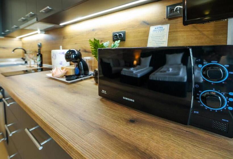 スタンダードスタジオ, Family Hotel Gotse Delchev