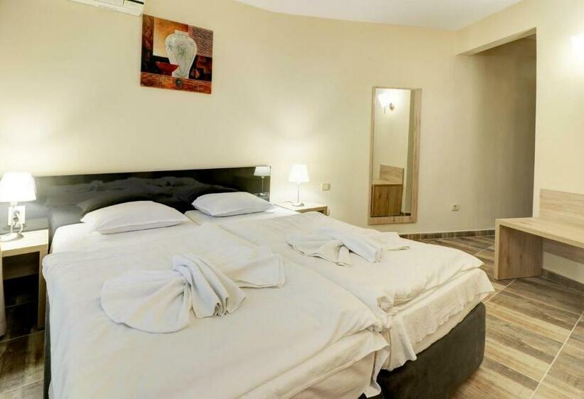 Quarto Estandar, Family Hotel Jupiter