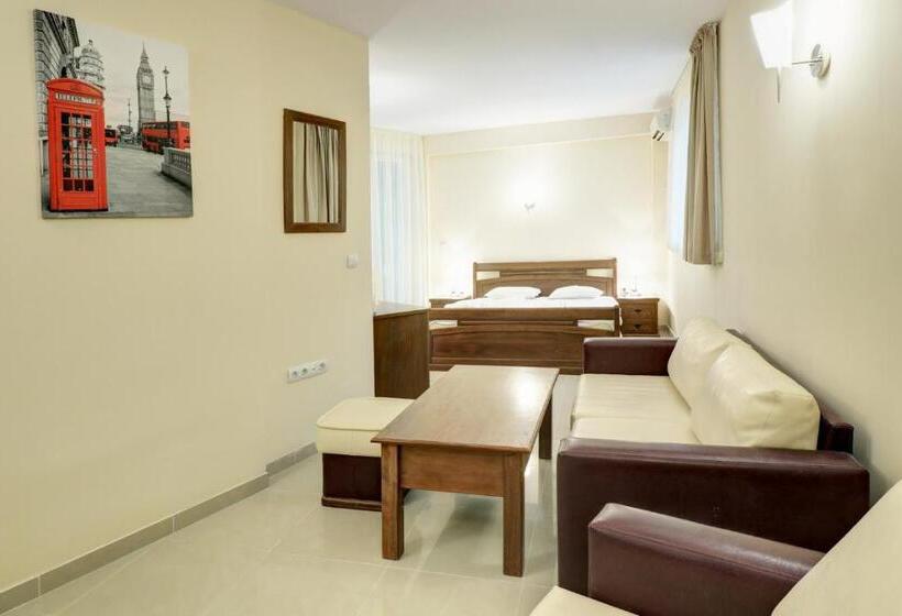 스탠다드 스튜디오, Family Hotel Jupiter