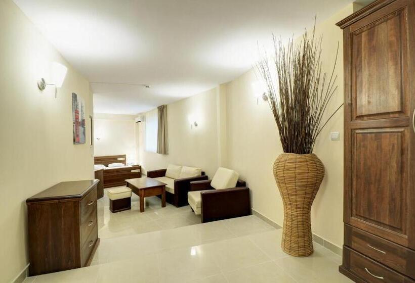 Escritório Estándar, Family Hotel Jupiter