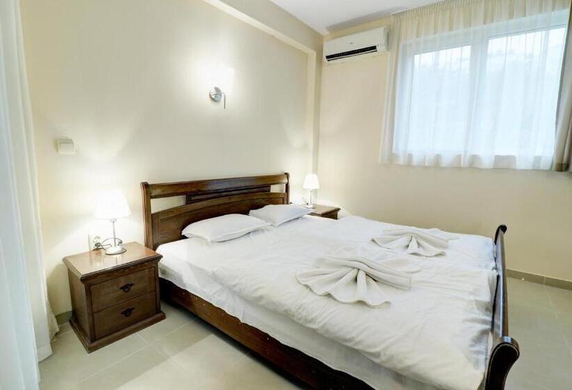 스탠다드 스튜디오, Family Hotel Jupiter