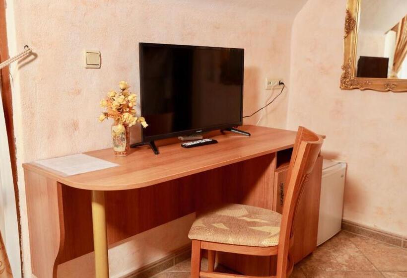 Номер Стандарт с Балконом, Family Hotel Tropicana