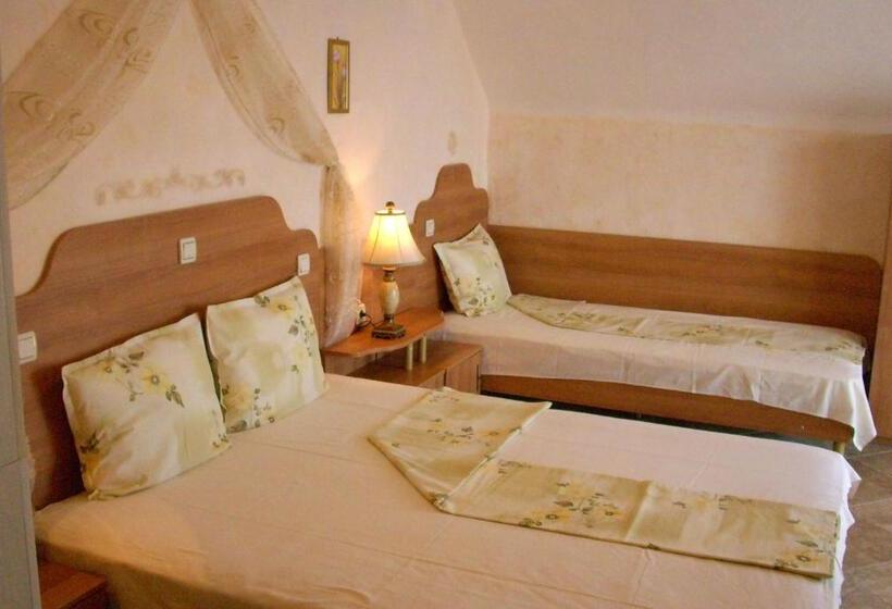 Трехместный Номер Стандарт с Балконом, Family Hotel Tropicana