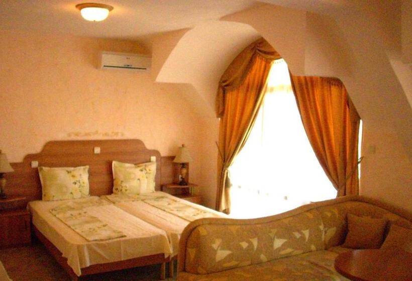 Студио Стандарт с Балконом, Family Hotel Tropicana