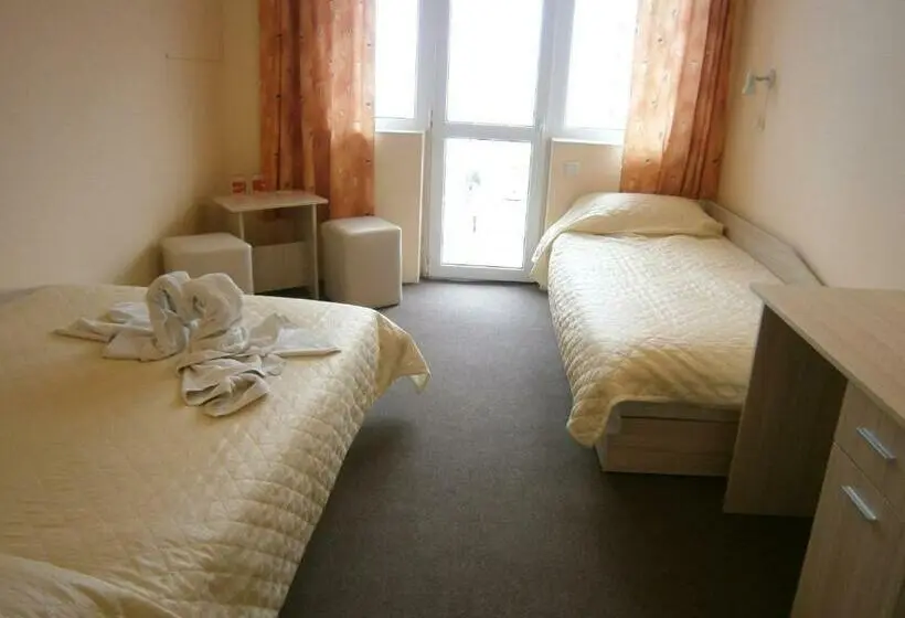 Standard Kolmen Hengen Huone, Family Hotel White House
