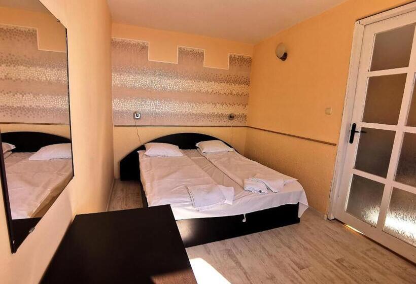 جناح مطلّ علي البحر, Family Hotel White House