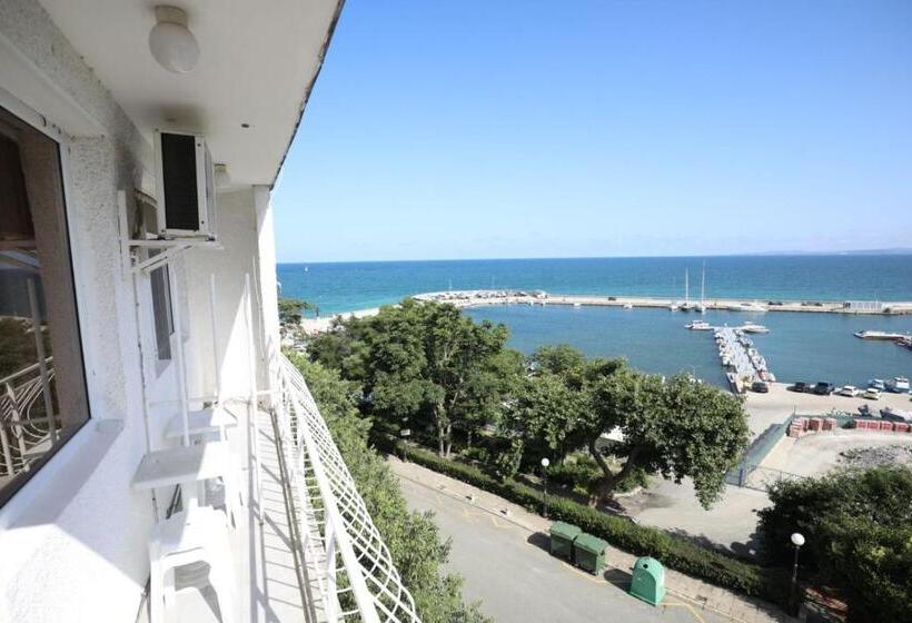 2 Bedrooms Suite Sea View, Family Hotel White House