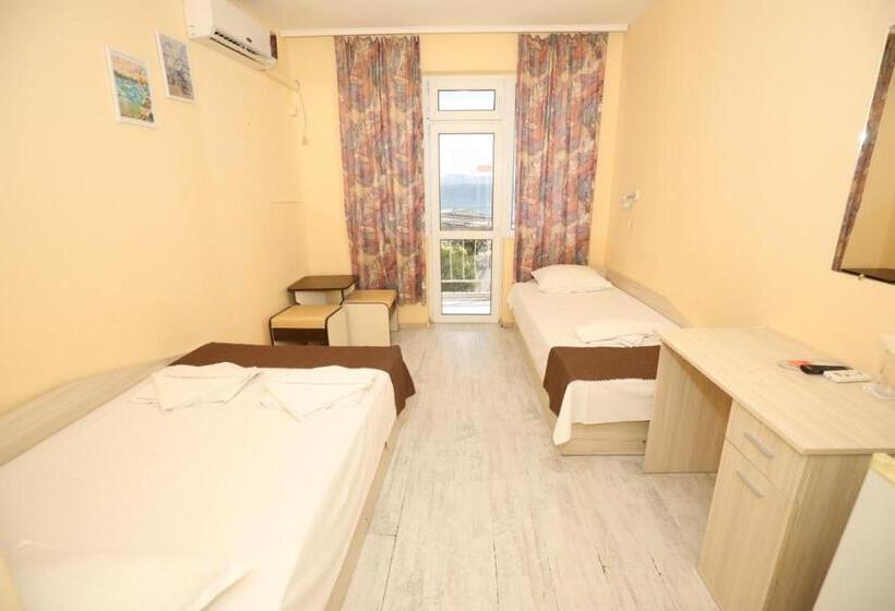 Triple Room Sea View, Family Hotel White House