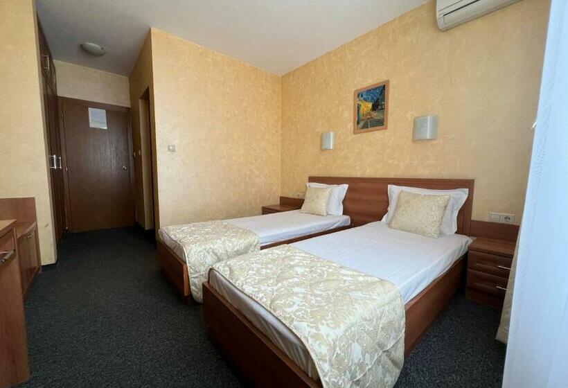 חדר סטנדרט, 007