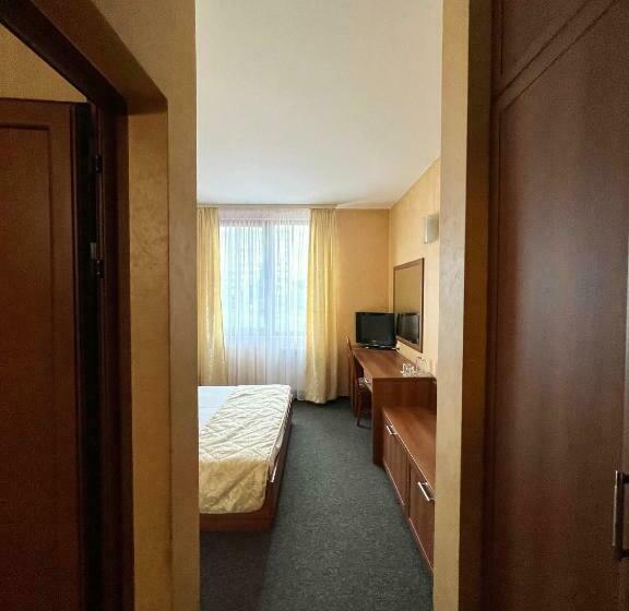 חדר סטנדרט, 007