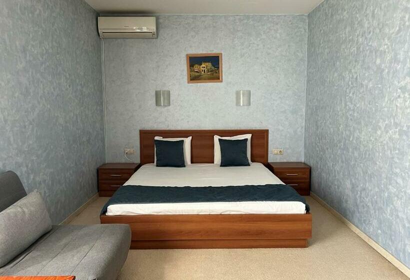 חדר סטנדרט, 007