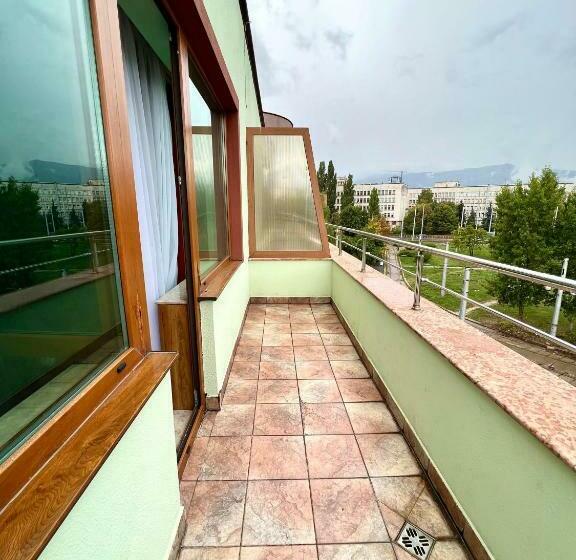 דירה בת חדר שינה 1 עם מרפסת, 007