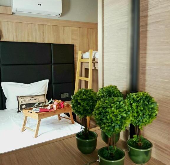 패밀리 룸, Allur