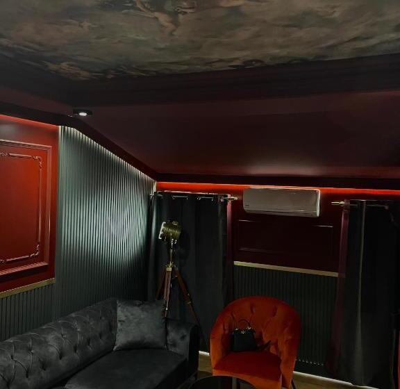 디럭스 스튜디오, Allur