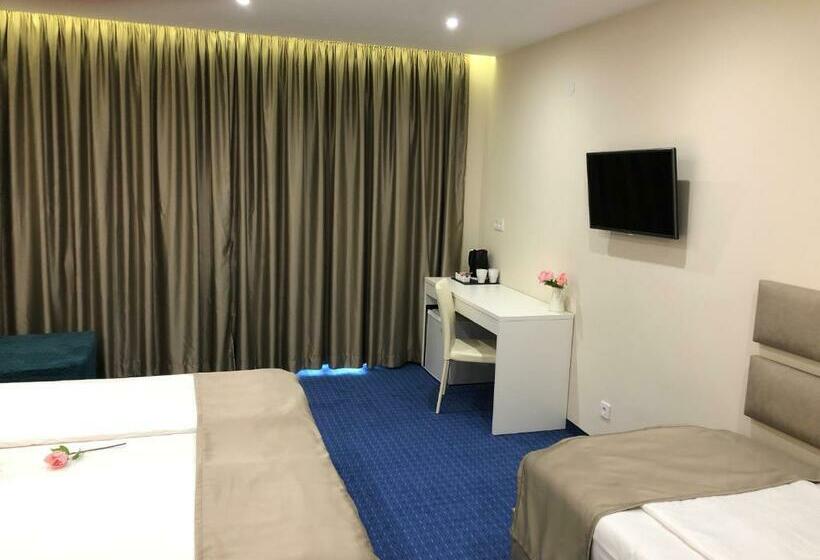 Номер Стандарт Трехместный, Family Hotel Avenue