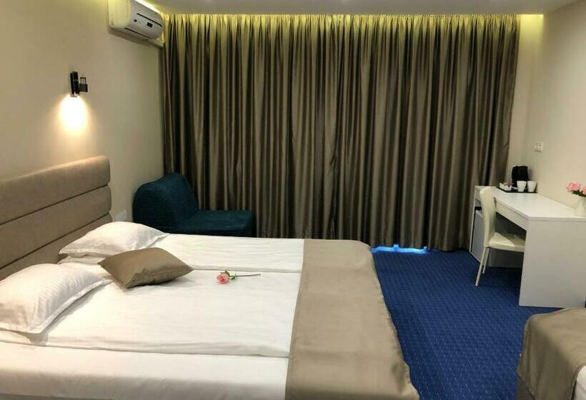 Номер Стандарт Трехместный, Family Hotel Avenue