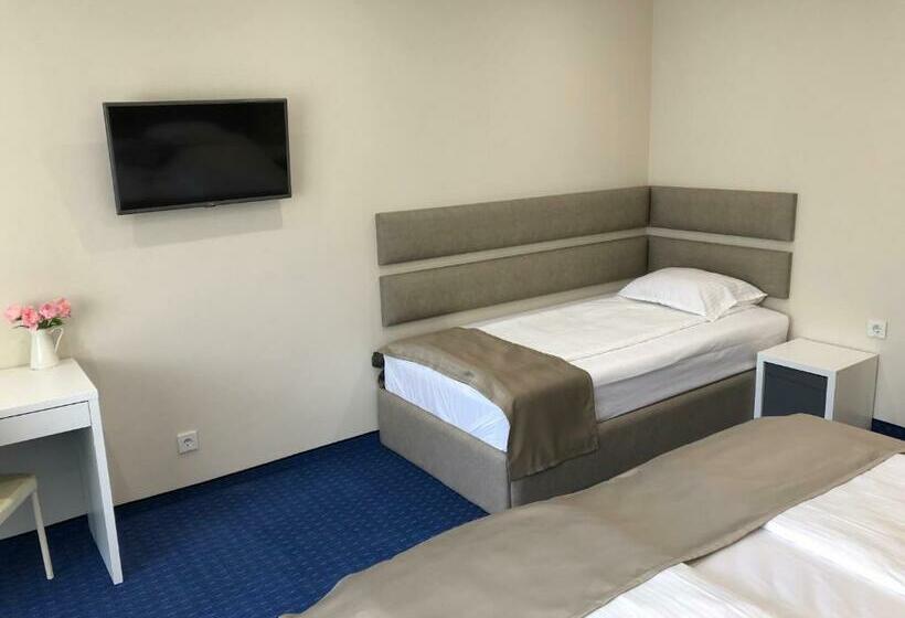 Номер Стандарт Трехместный, Family Hotel Avenue