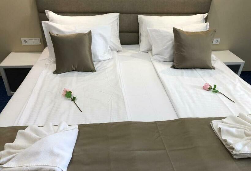 Люкс 2 Спальни, Family Hotel Avenue