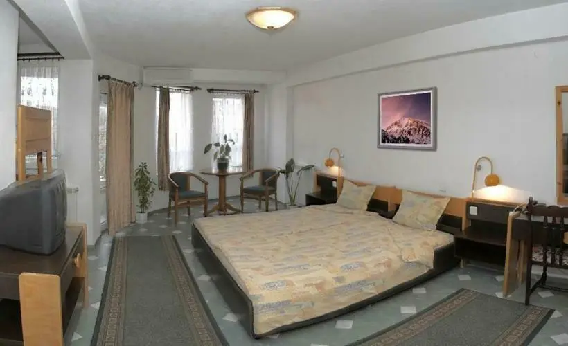 Quarto Quadruple Standart com Varanda, Balevurov