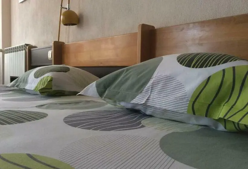 Quarto Quadruple Standart com Varanda, Balevurov