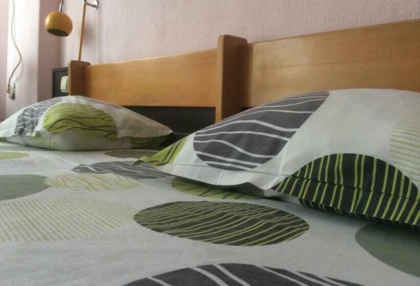 バルコニー付きスタンダードルーム, Balevurov