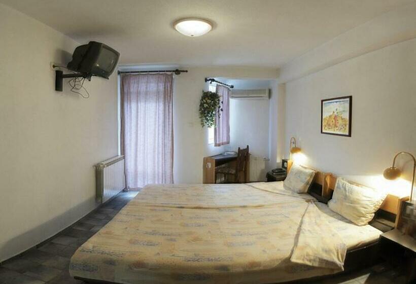 バルコニー付スタンダード４ベッドルーム, Balevurov