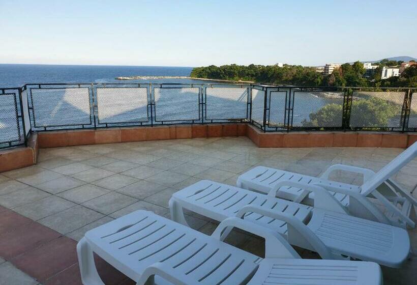 جناح جونيور مزوَّد بشرفة, Elit