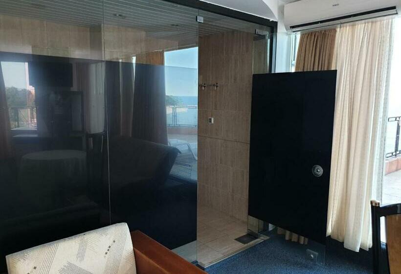 جناح جونيور مزوَّد بشرفة, Elit