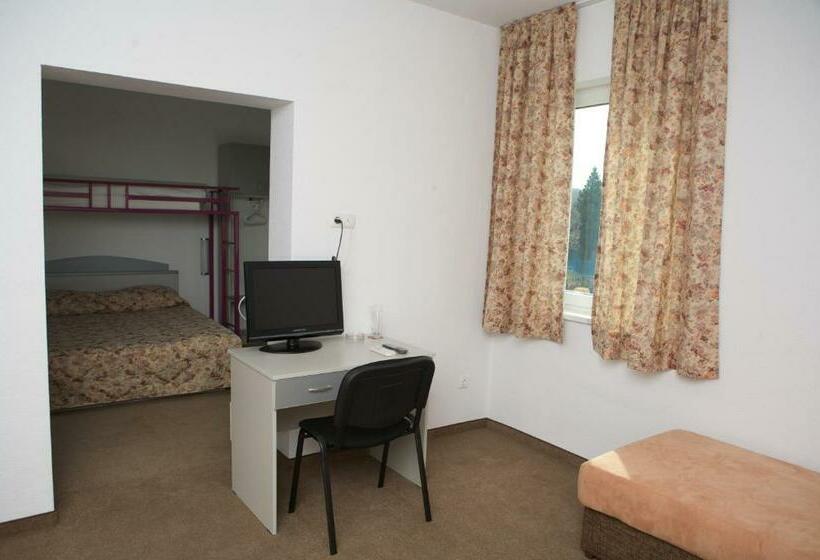 스탠다드 트리플 룸, Serdica